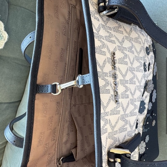Michael Kors Blue and White Floral Tote - Picture 4 of 4